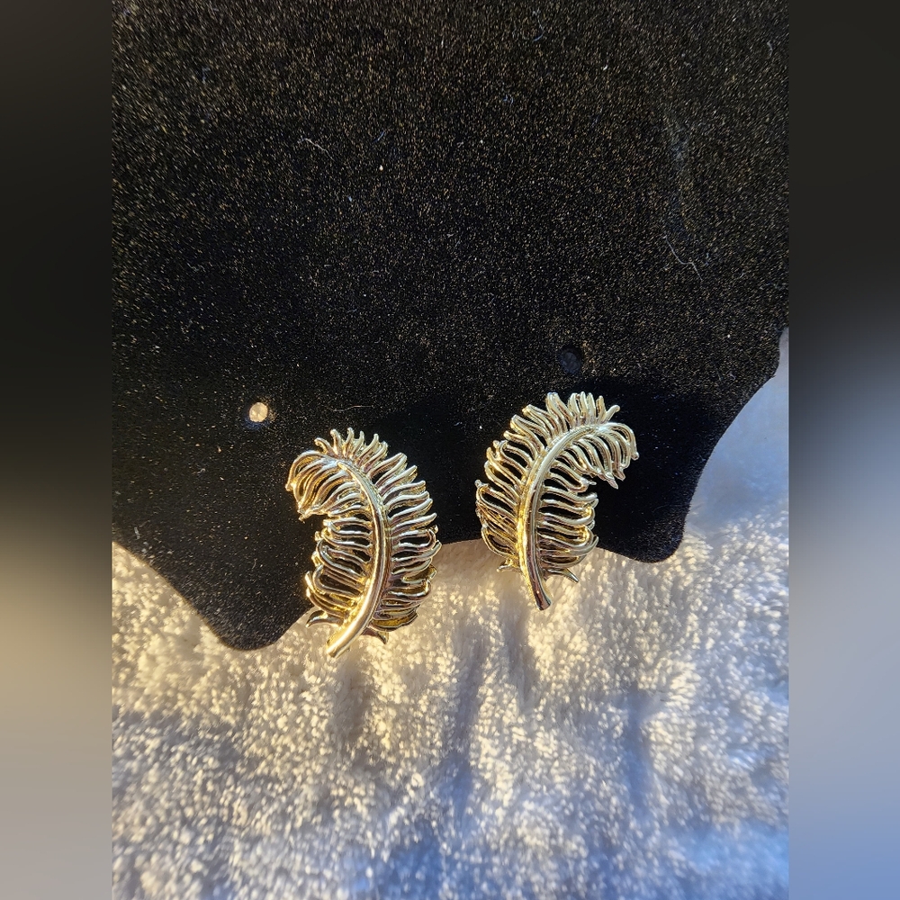 Vintage Coro Gold-Tone Feather Clip-On Earrings